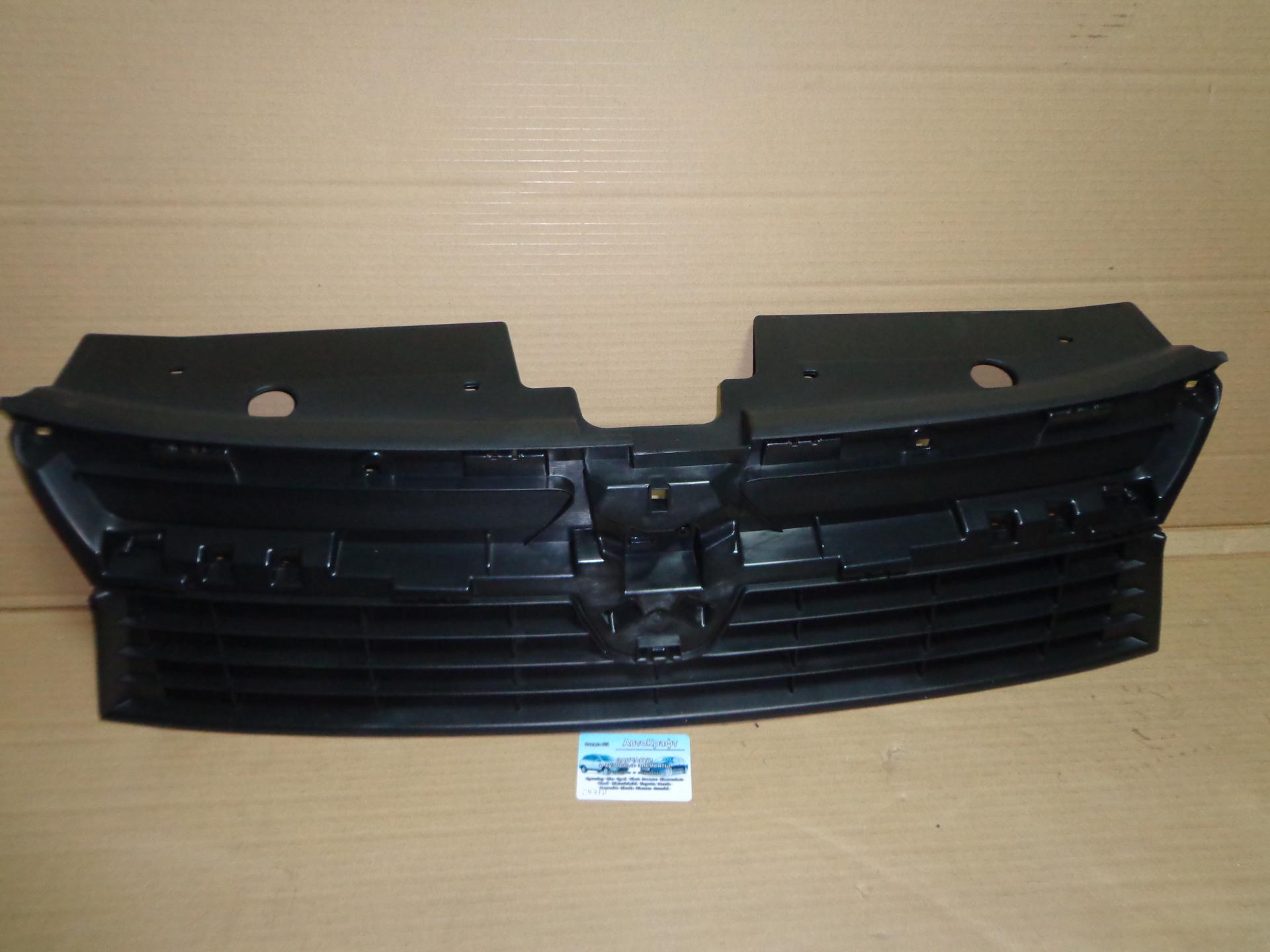 Решетка радиатора Renault Duster 623100260R