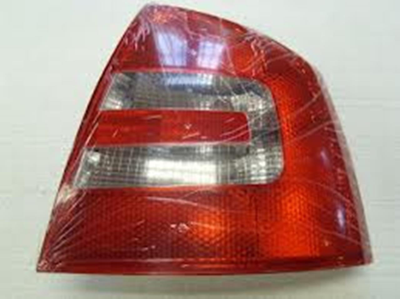 Фонарь задний правый SKODA OCTAWIA 2004- SDN