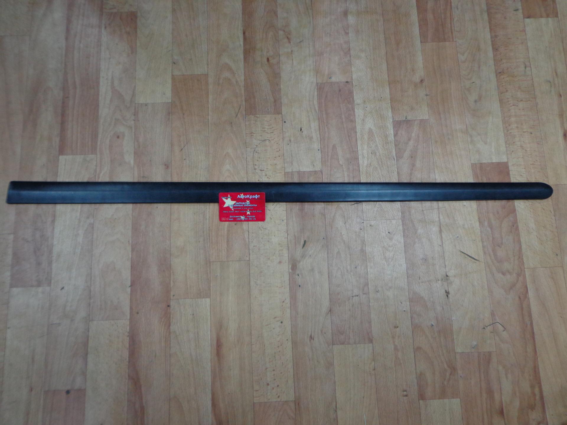 Молдинг передней правой двери Geely MK CROSS 1018004812-01