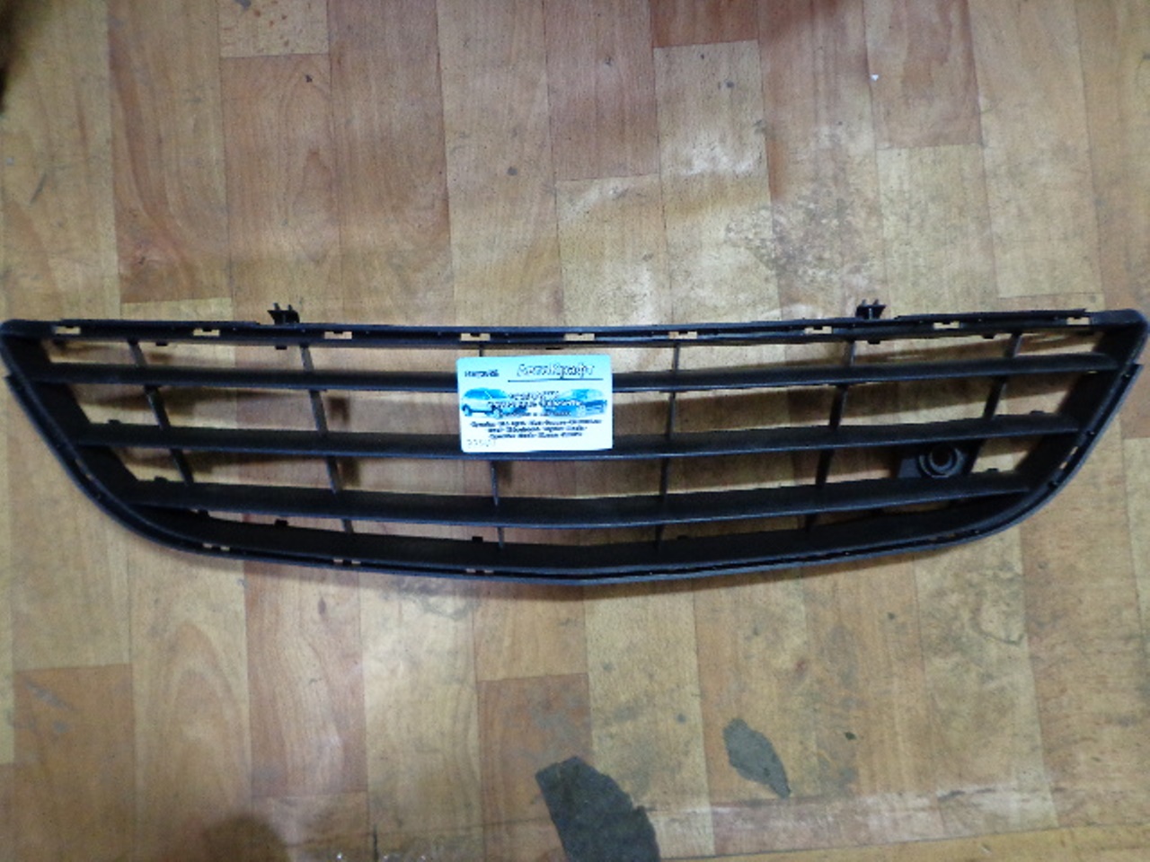 Решетка в бампер в центральная OPEL CORSA -D- 2006- 13231589