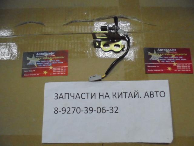 Скоба замка крышки багажника  Geely Vision 1068000110